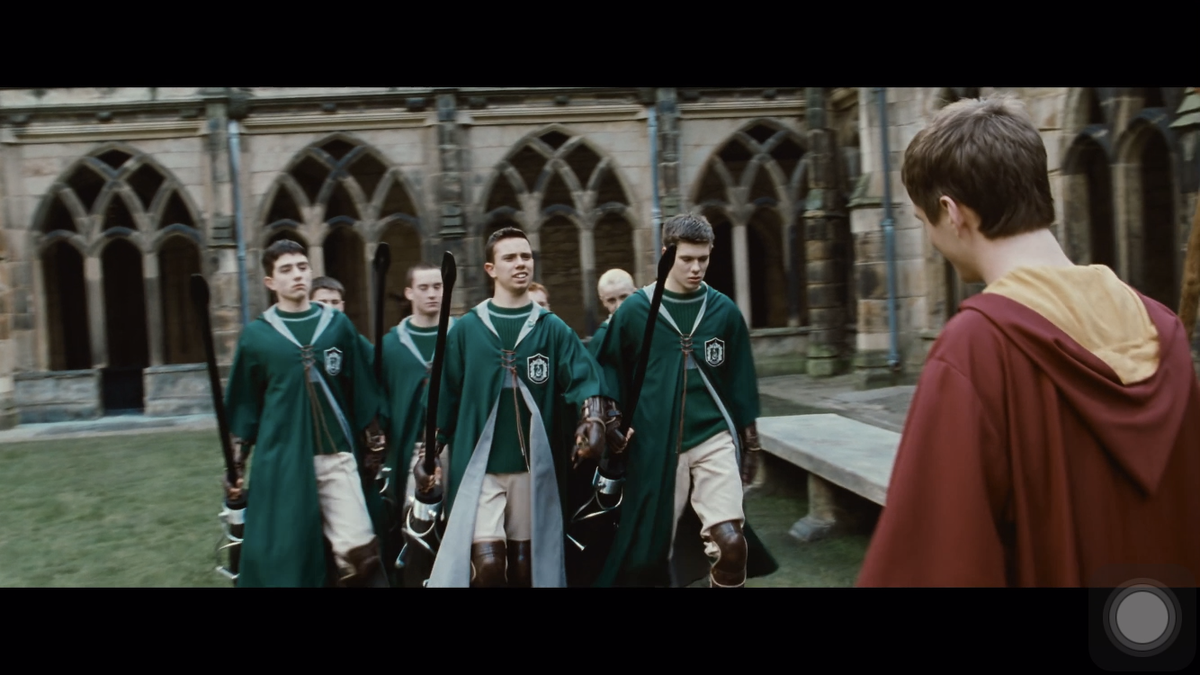 Команда Слизерина с Нимбусами-2001, подаренными Люциусом Малфоем