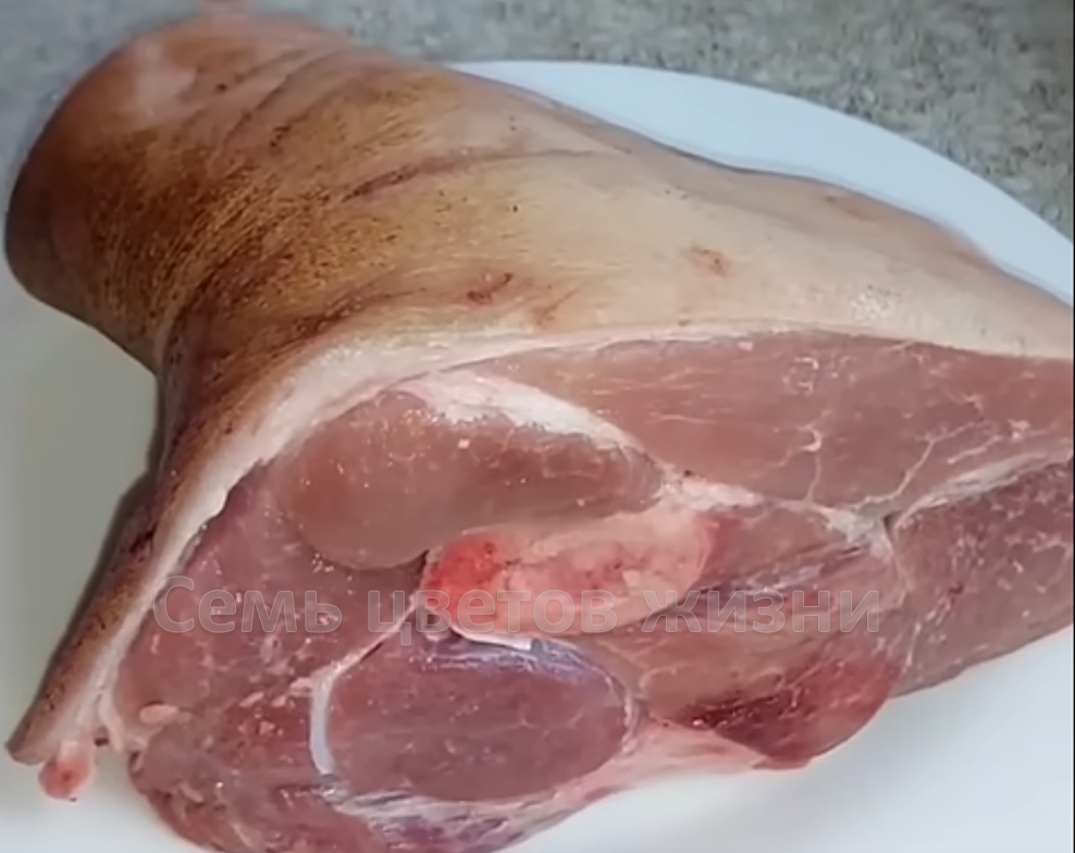 Подготовка рульки к варке – важный этап для чистого и прозрачного бульона.