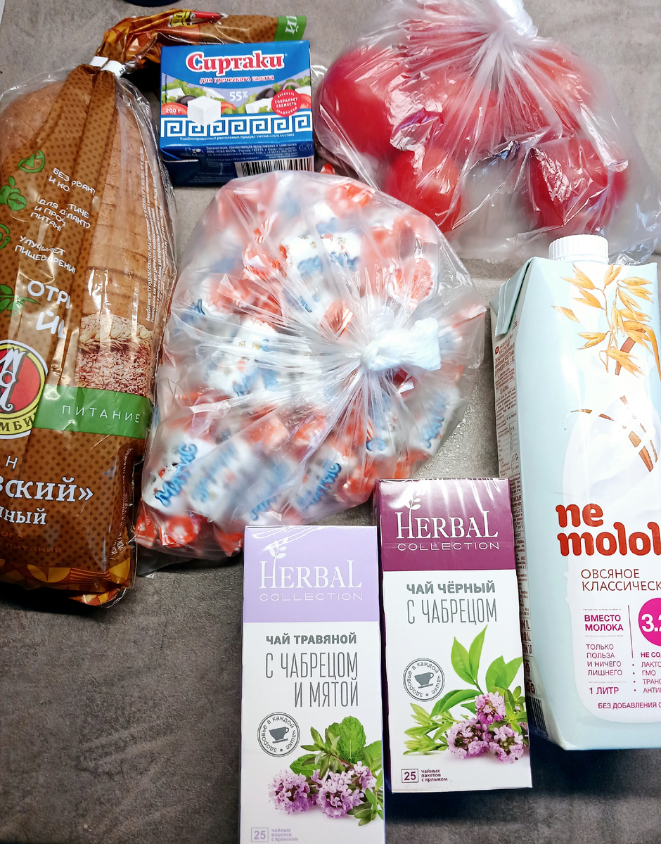 Покупка на 750 рублей с трех магазинов. Фото автора