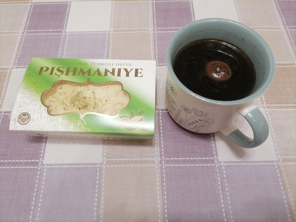 Выглядит интересно и загадочно, а на деле обычная сахарная вата.