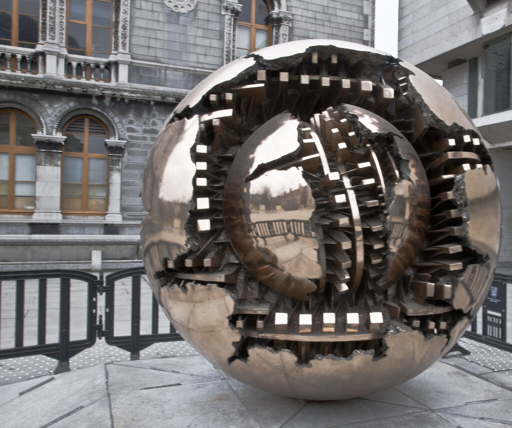 Sfera con Sfera: проект Арнальдо Помодоро в колледже Тринити (Дублин)