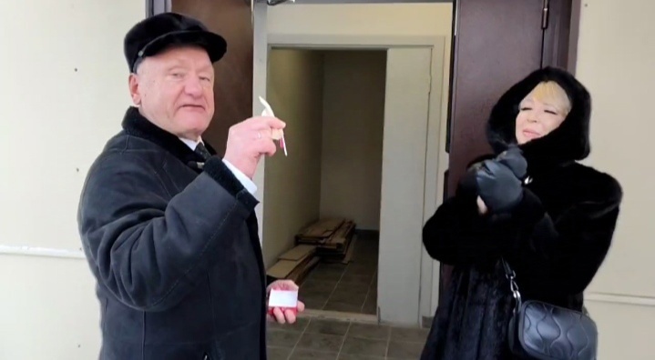    В Югре вручили ключи от первой квартиры в рамках арктической ипотеки