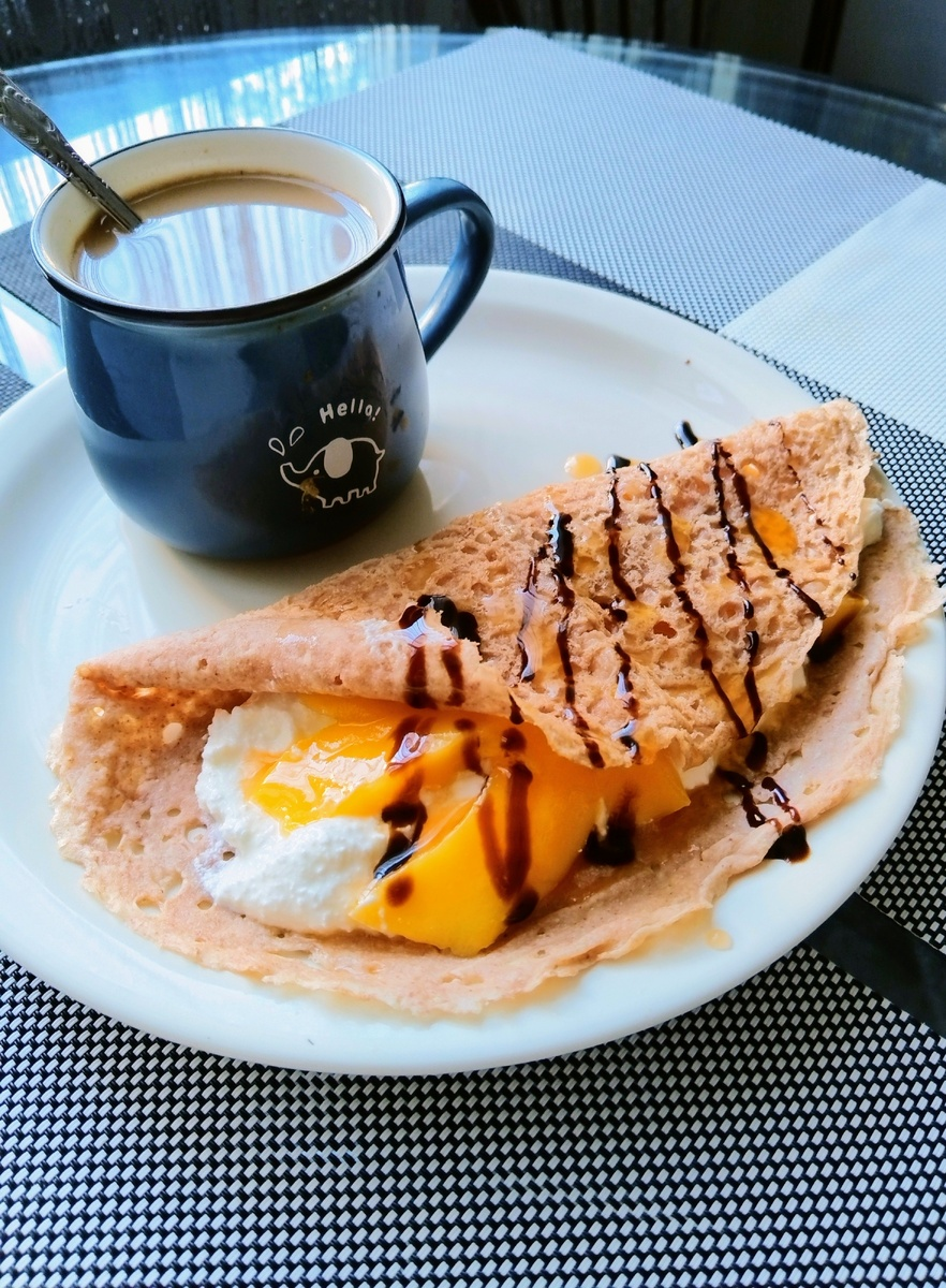 Ложка муки из зеленой гречки и вода. Начинка авокадо. Сверху бальзамик, больше для украшения. Блинчик от Ketti-lis
