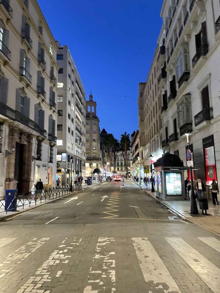 Как видите, места для парковки в Старом городе нет совсем