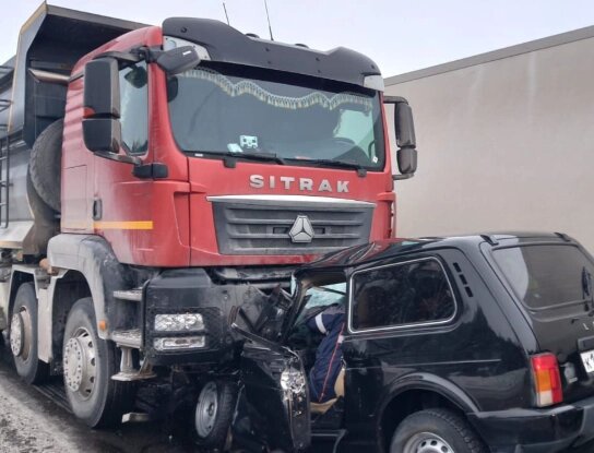    Кузов автомобиля смяло от удара Фото: пресс-служба ФКУ Упрдор "Южный Урал"