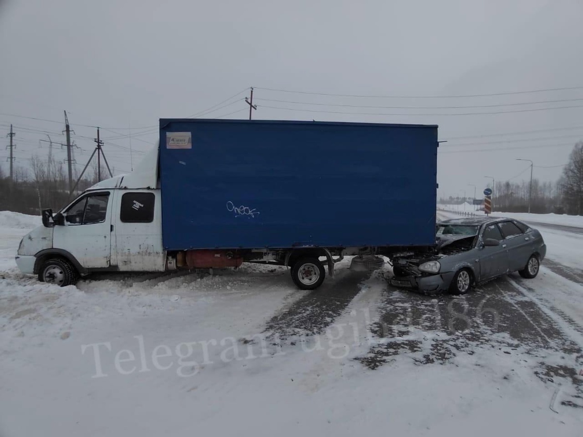    Житель Тюменской области спровоцировал автоаварию на трассе в Югре