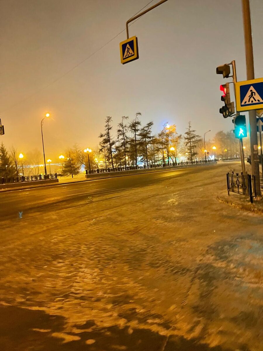 Дорога к Малому морю — это само по себе отдельное приключение, из Иркутска она занимает больше 3,5 часов. Маршрут проходит по Качугскому тракту через посёлки Оёк, Усть-Ордынский, Баяндай, Косая Степь, Еланцы, Сахюртэ (посёлок МРС).