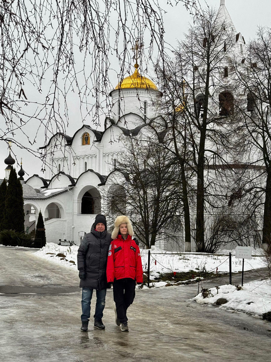 Муж и сын. Покровский собор на территории Свято-Покровского женского монастыря в Суздале.