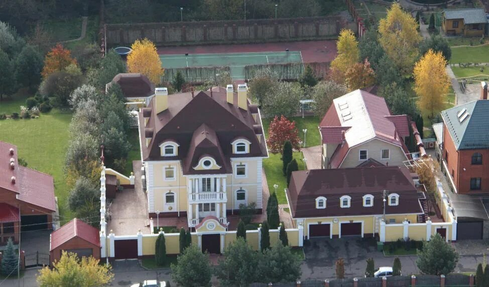 Не побоюсь этого выражения, но Маша Распутина - одна из самых ярких звёзд российской эстрады в 90-е годы.