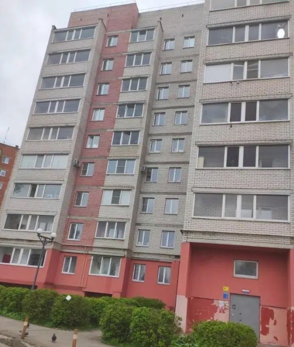 Вот этот дом.