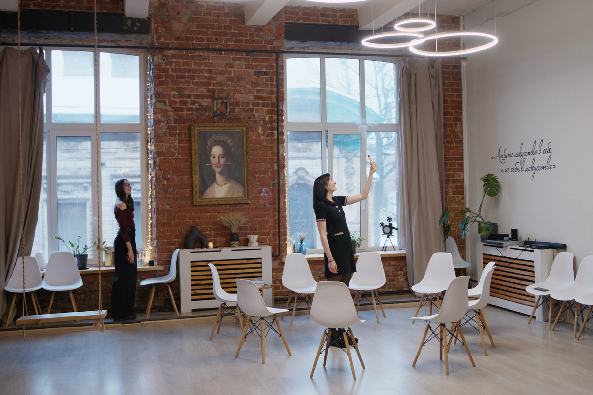 Презентация книги "Выход в свет" в ARTLOFT Брусницын