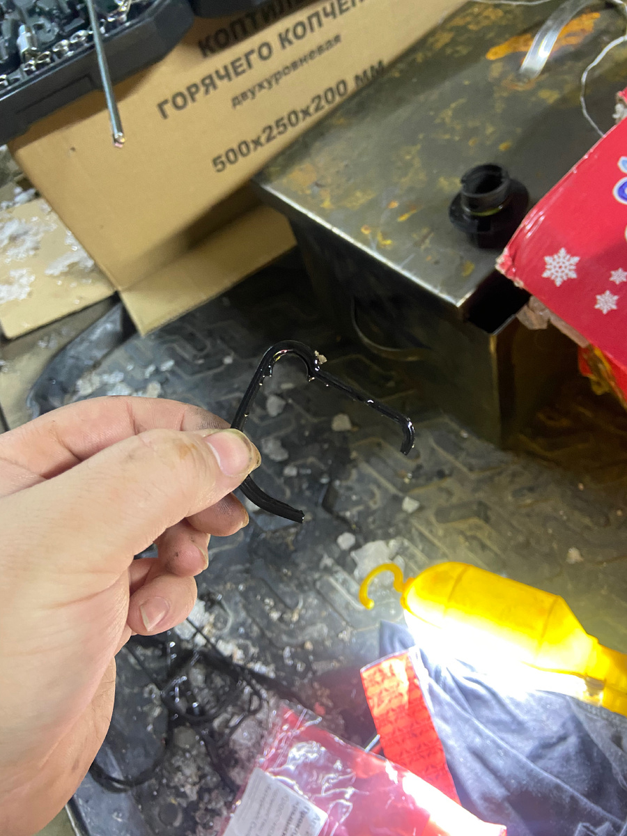 Из за чего масло в колодцах!