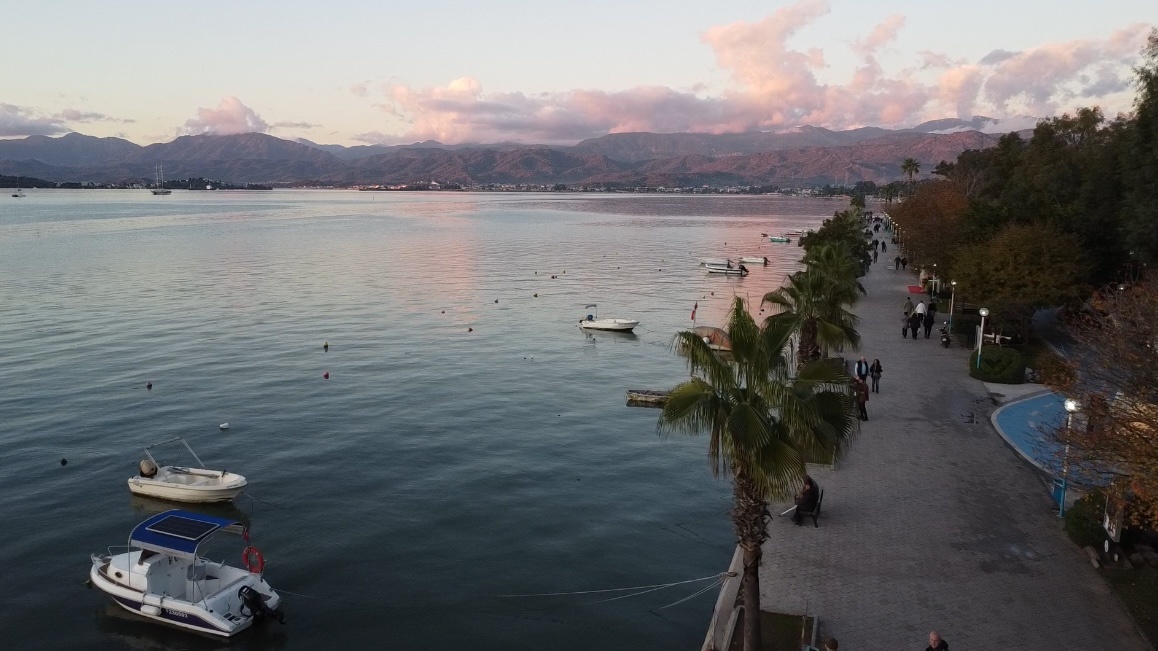 Набережная Фетхие на закате (вид с дрона)