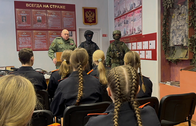 Тверской СОБР открыл свои двери для учеников подшефного класса