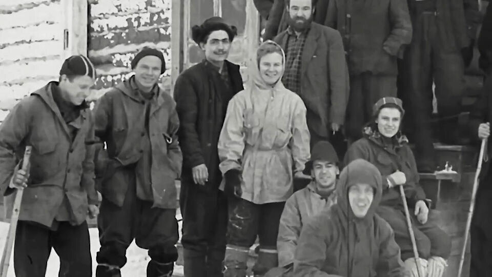     Последнее фото с пленки группы Дятлова: почему оно напугало экспертов РЕН ТВ