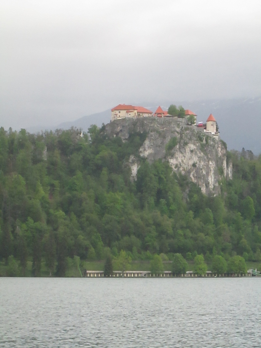 Озеро Блед и знаменитый Бледский замок (церковь Успения Марии)
