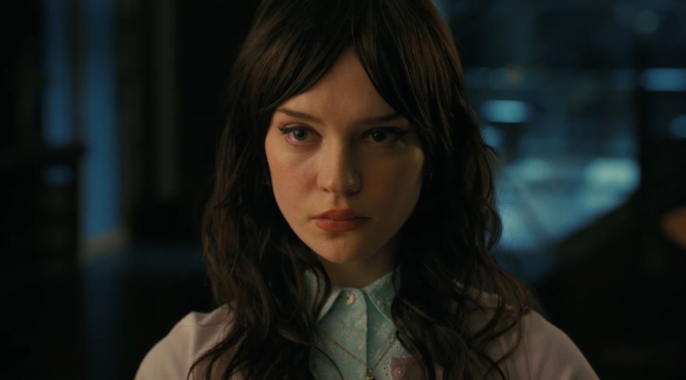     Кадр из фильма «Компаньон» (2025)