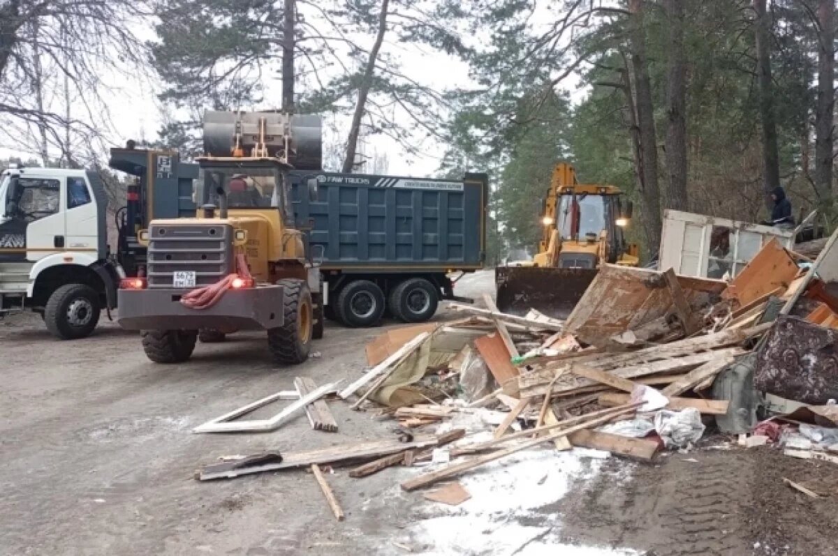   В брянском посёлке Белые Берега ликвидировали незаконную свалку