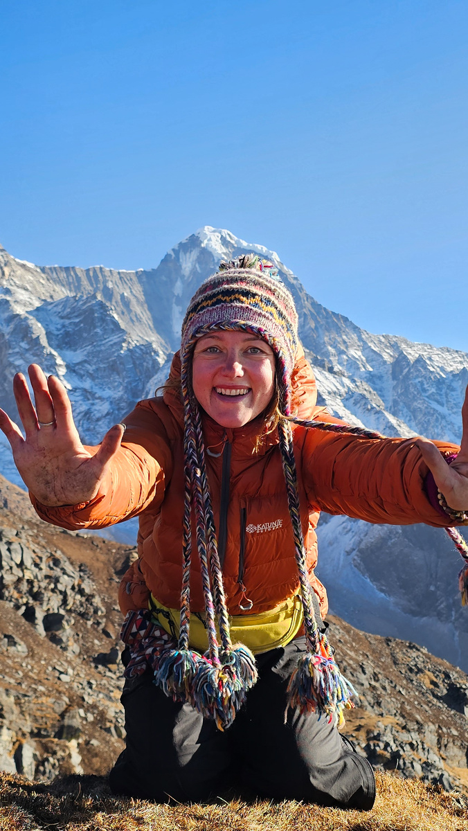 На фоне Аннапурны Южной. Район Hidden lake. 