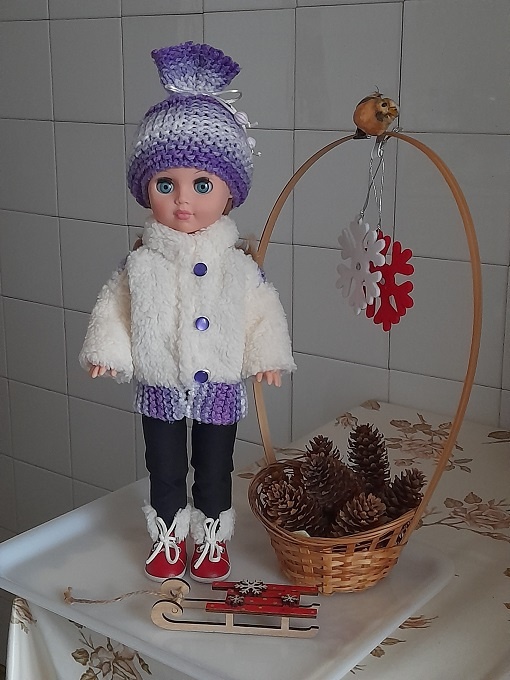 Зимняя сиренево-серо-белая трикотажная курточка для куклы Милы. Январь, 2025.