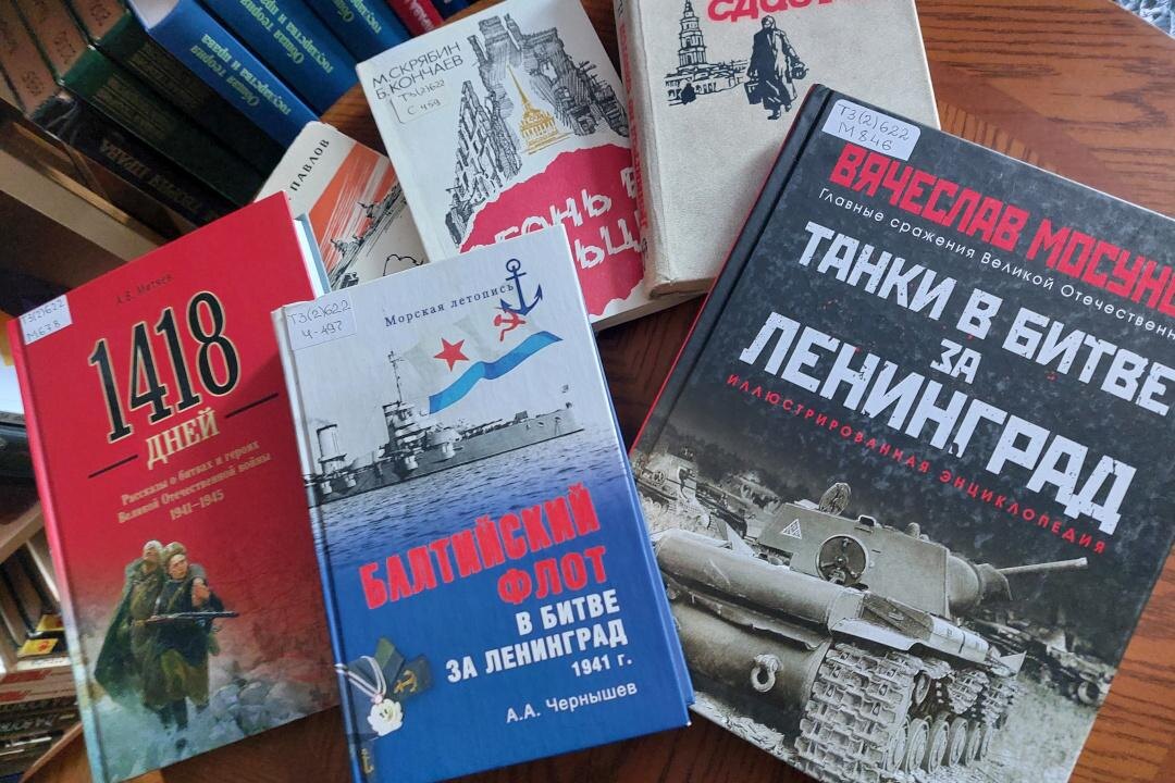 Фото: Книжная выставка «Непокорённый Ленинград» / МОУНБ им. А. С. Пушкина