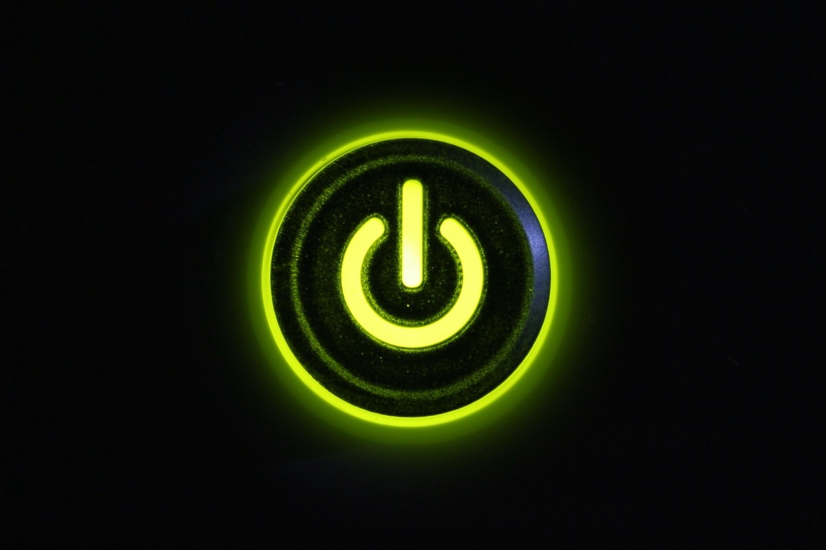     Вовсе не кружок с палочкой: что на самом деле означает дизайн кнопки включения и выключения?