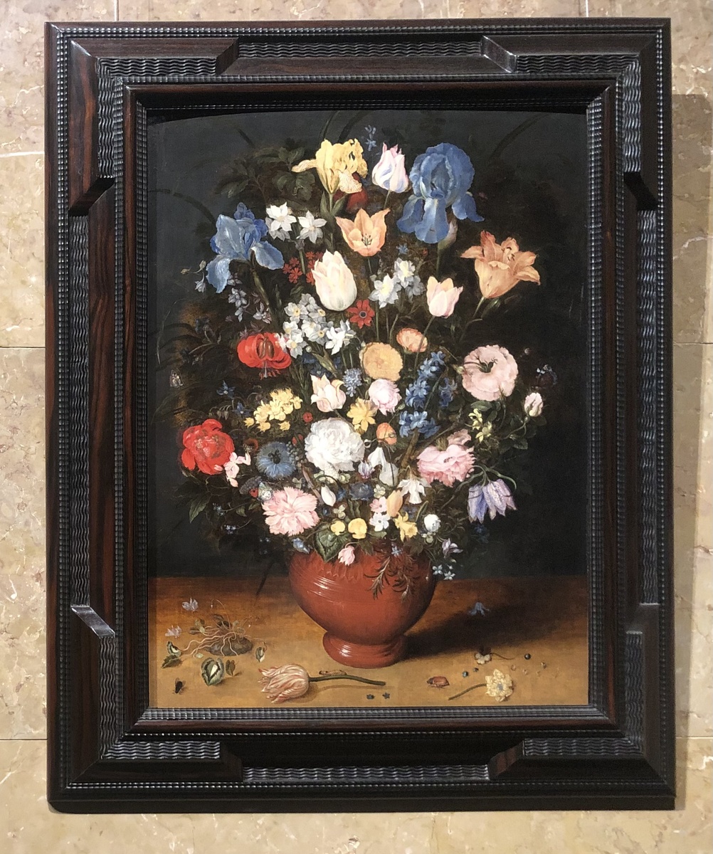 Ян Брейгель Старший (Бархатный). Букет из ирисов, тюльпанов, роз, нарциссов и рябчиков в глиняной вазе. Дерево, масло