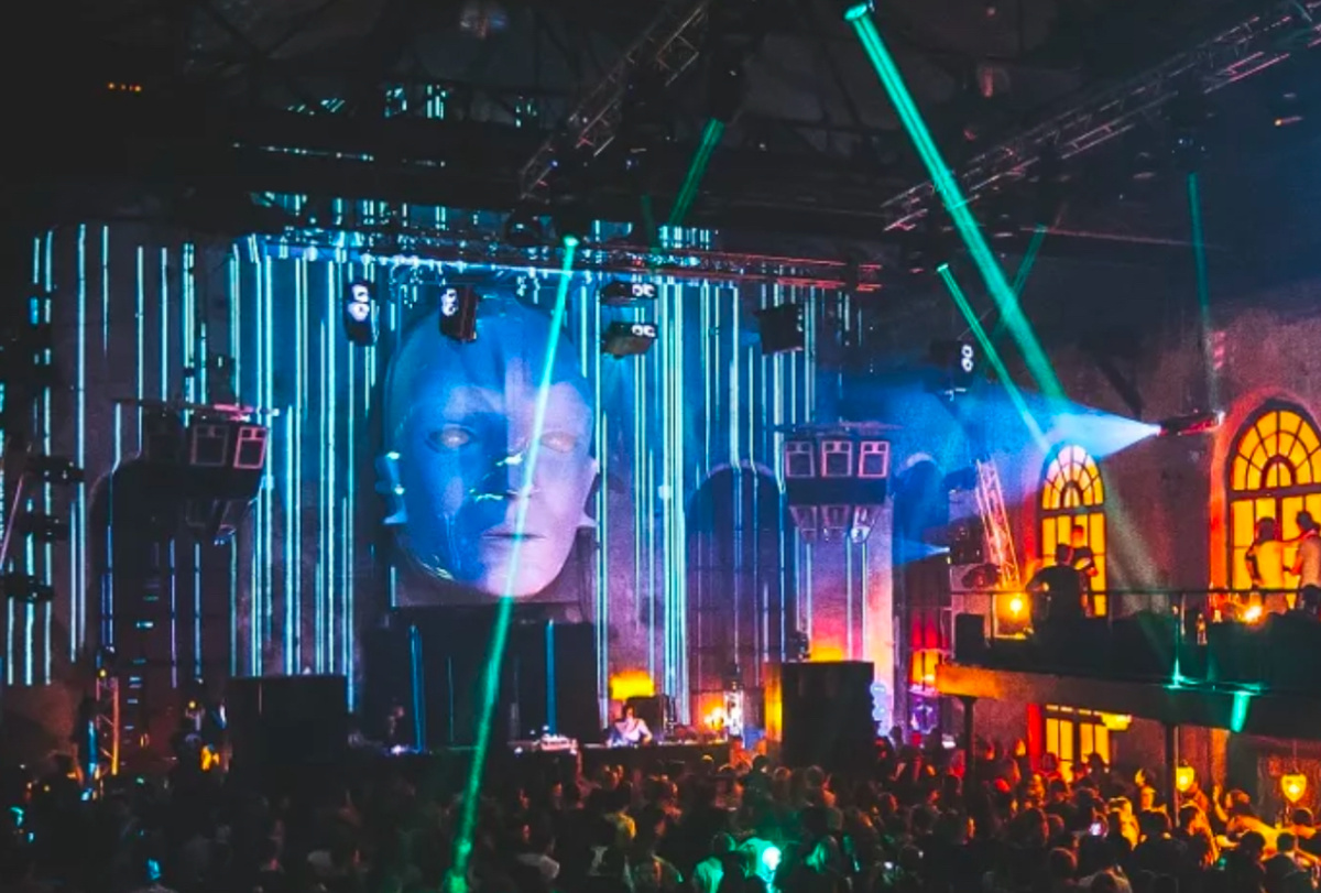 Источник: https://mobez.ru/foto/mutabor-klub-moskva.html