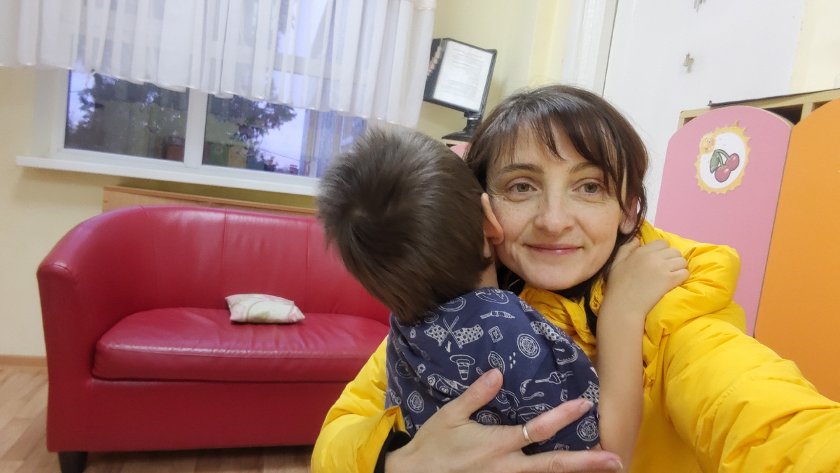 А так обнимаемся в садике