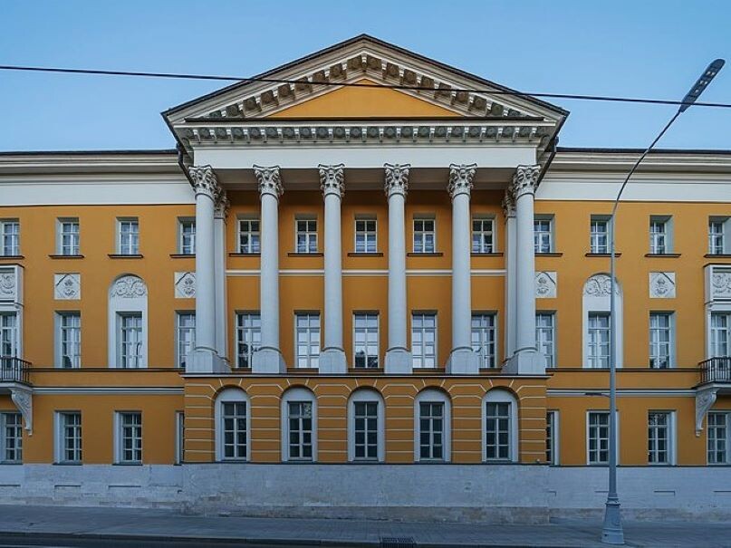 2	Особняк Дурасовых на Покровском бульваре д.11. Сейчас он находится в ведении Министерства экономического развития России и Высшей школы экономики.