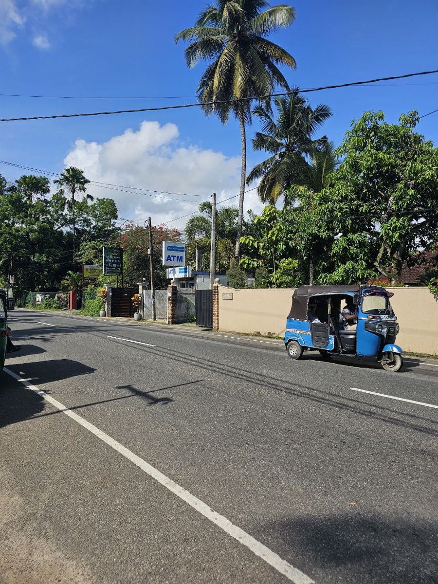 Туктук - ваш друг на острове.