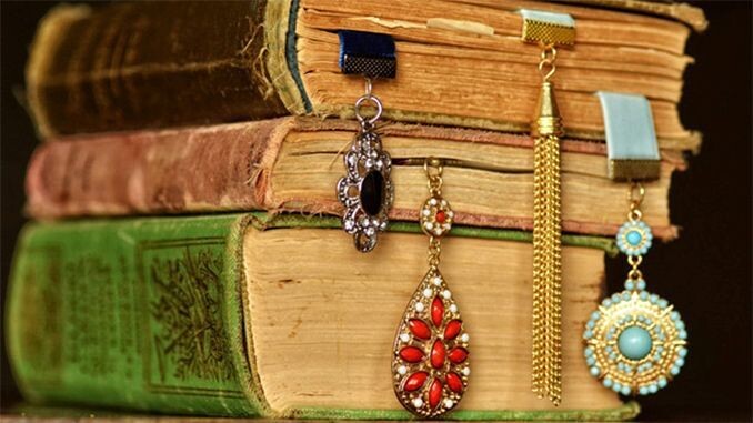 К сожалению, не нашла фото с оригинальными вариантами, но есть подобные современные образцы.