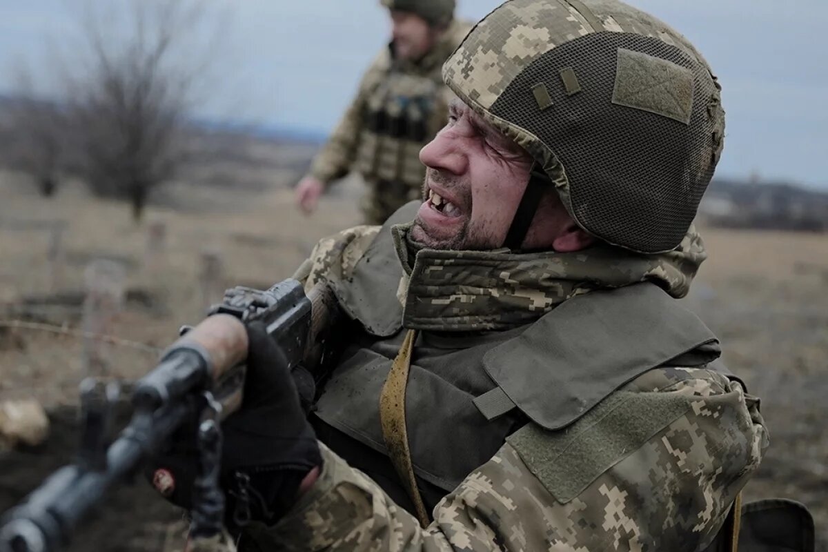    Морпехи утонули в крови.