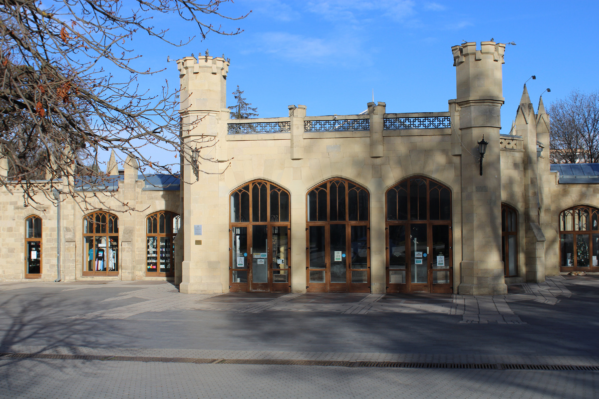 Нарзанная галлерея в Кисловодском парке.