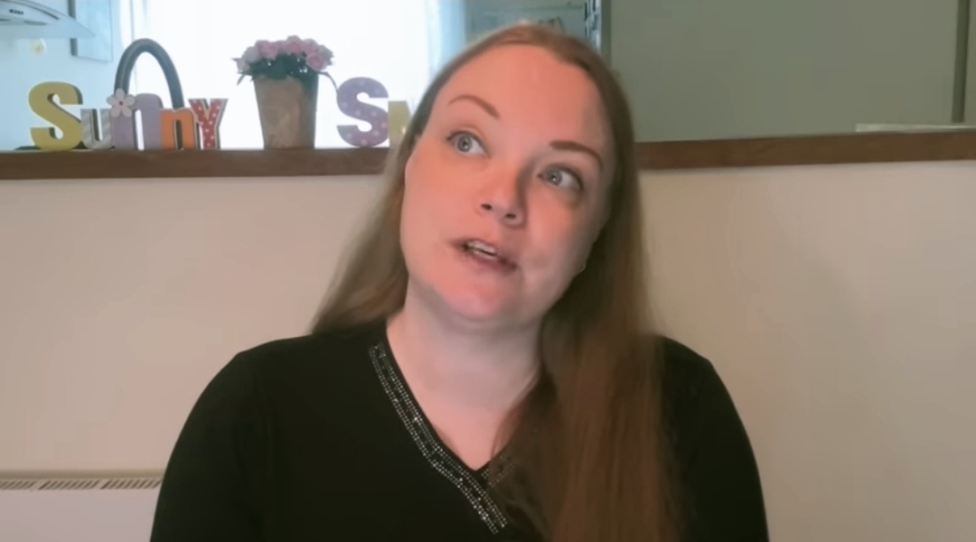 Скриншот из видео. Виктория.