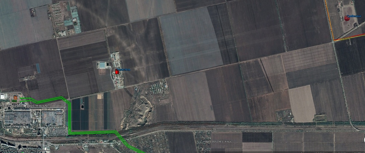 ГИС Гребеники (справа) и ГКС Тирасполь (слева). Для понимания, как тут всё плотно, ещё левее показана ещё и основная подстанция Тирасполя – ПС 330 кВ ХБК