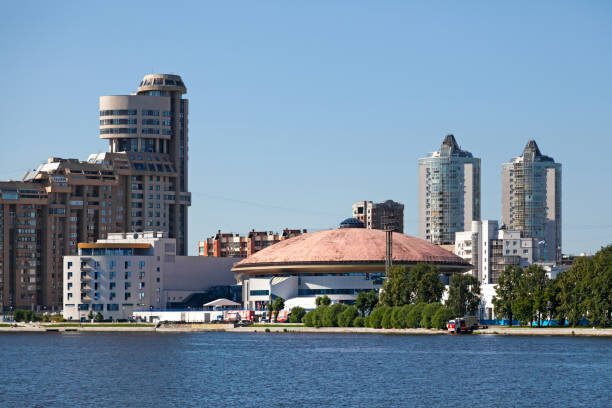 Перед вами панорама ДИВСа с противоположного берега Городского пруда!…