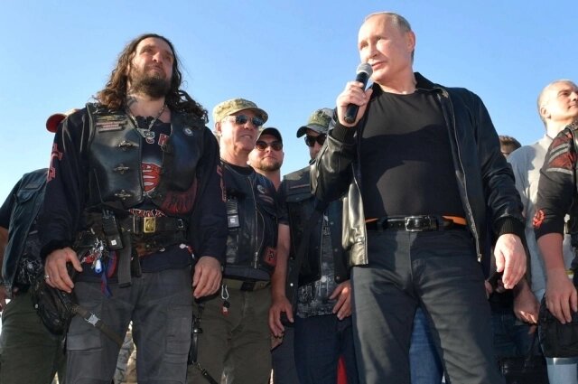    «Ночные волки» и Владимир Путин на юбилее мотоклуба «Ночные волки» на Крымском полуострове в 2019 году. Фото:  www.globallookpress.com/ Kremlin Pool/Global Look Press