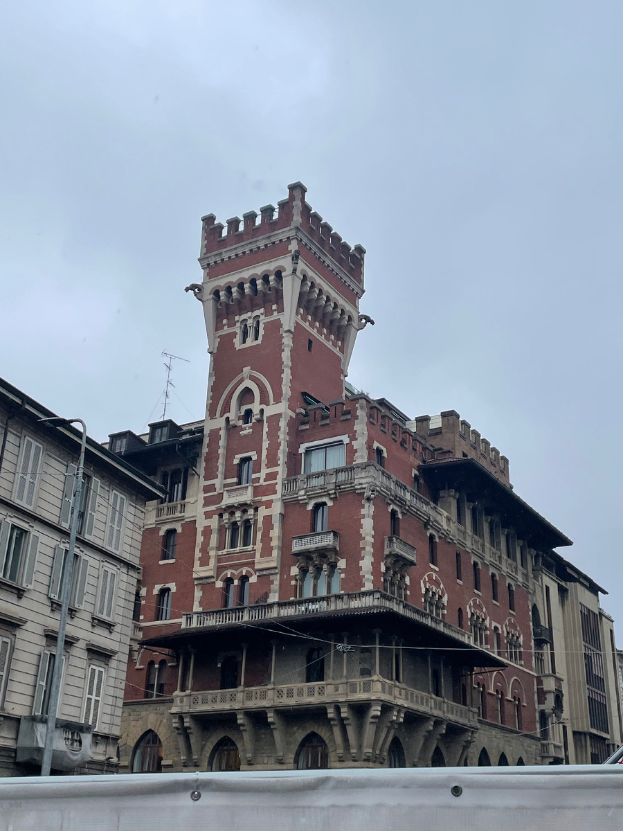 Кусочек старины в углу))