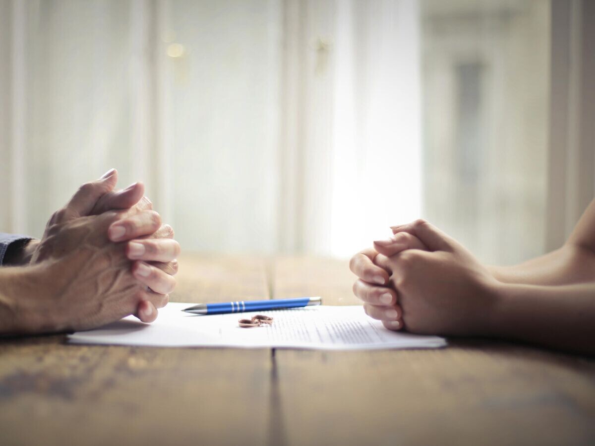    Подписание документов при разводе© Depositphotos.com / olly18