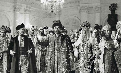 Императорская чета на бал-маскараде. Фото из открытого доступа