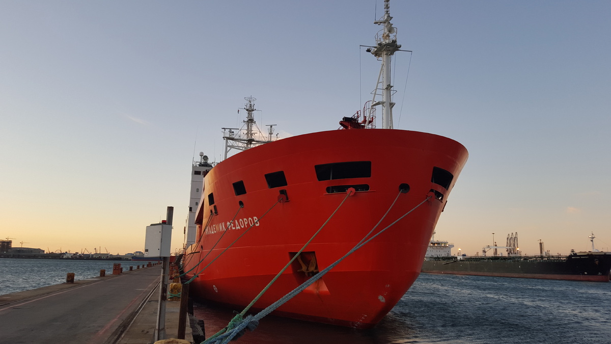 Академик "Фёдоров". 