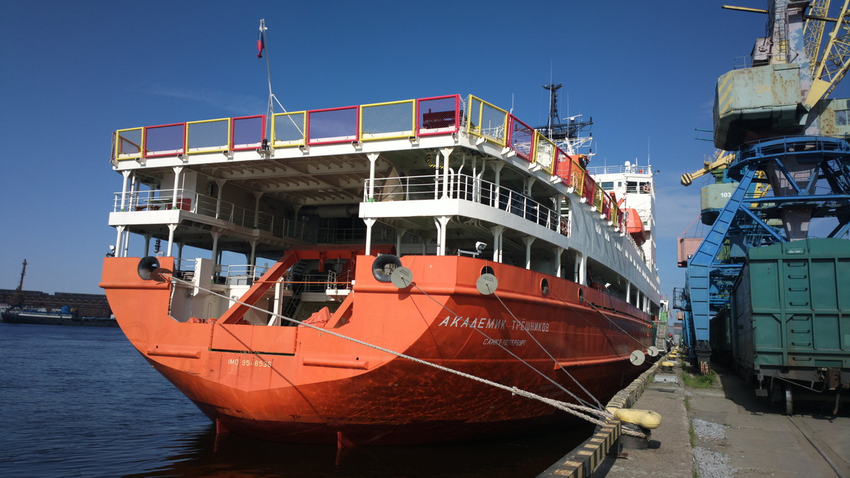 Академик "Трёшников". 