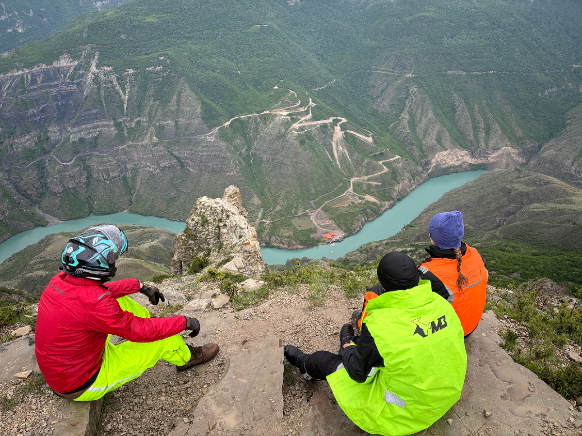 бригада работников ЖКО на выгуле