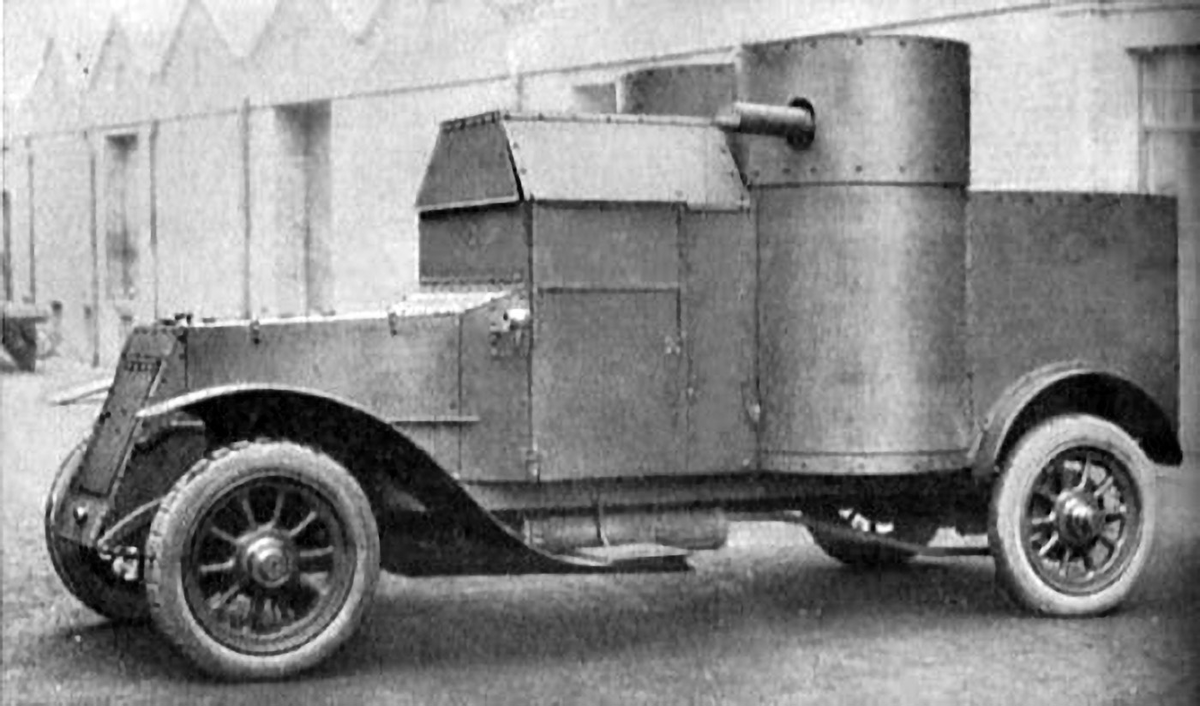 Бронеавтомобиль Остин 1-й серии. Впоследствии в конструкцию внесут массу изменений. Фотография в свободном доступе.