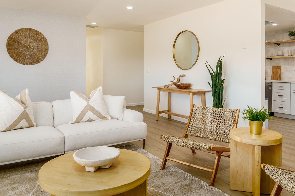     10 вещей, которые надо покупать в секонд-хенде или с рук