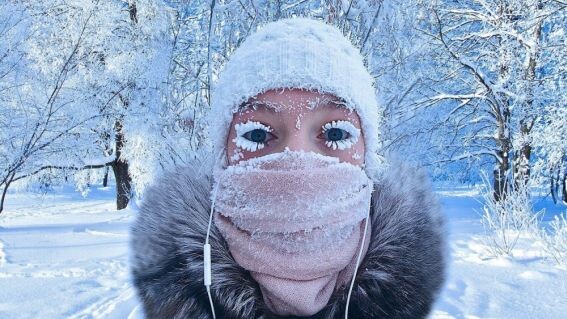 Жительница Сибири зимой