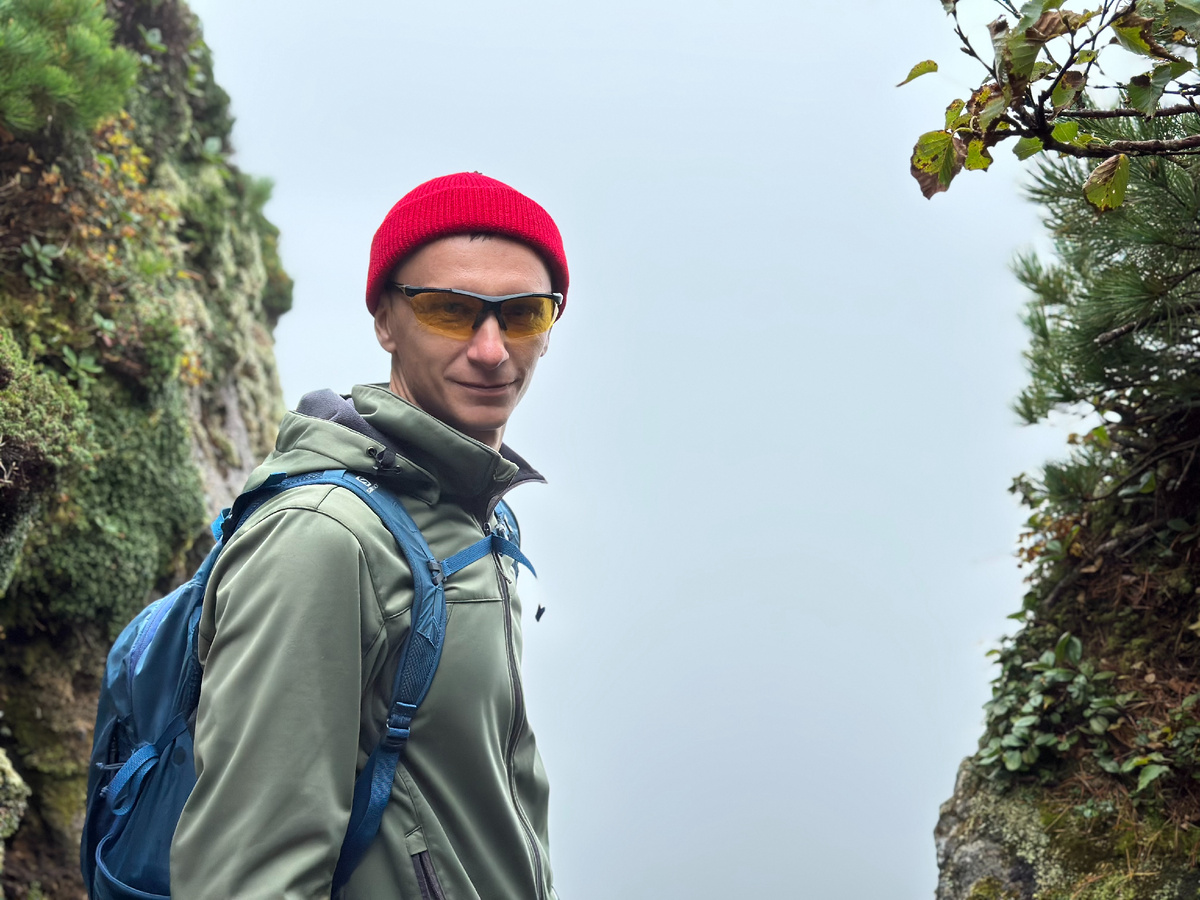 Я в софтшелл путешествую постоянно. На острове Кунашир забрались на вулкан Менделеева