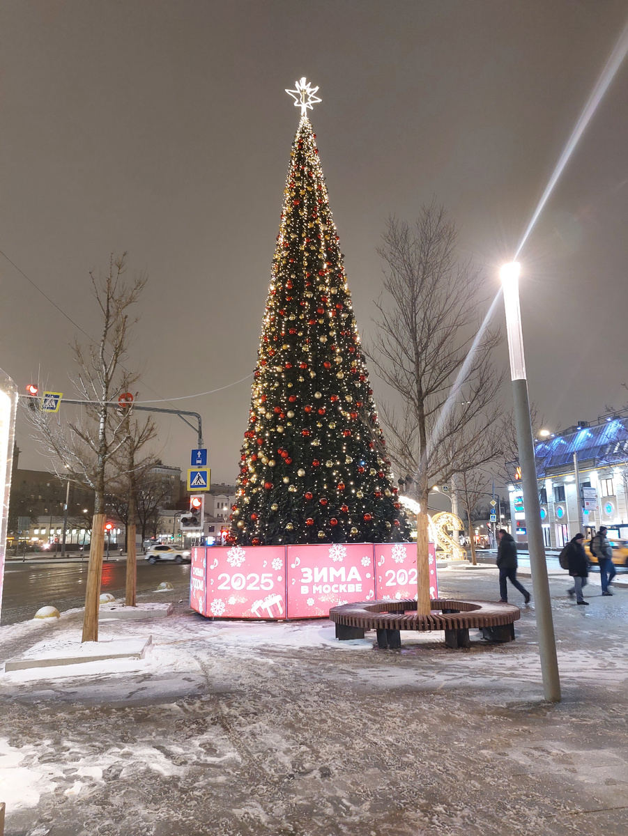 Москва. Ёлка на Таганской площади