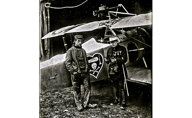 Нунжессер со своим механиком